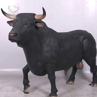Lebensgroße Tier-Kuh-Skulptur aus Kunstharz, handbemalte Fiberglas-Stierstatue für die Außendekoration
